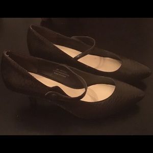 Shoes 👗👖👚4 for $15 when bundled